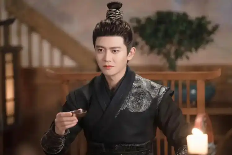 任嘉伦一家三口婚纱照 任嘉伦二胎生了为啥不官宣