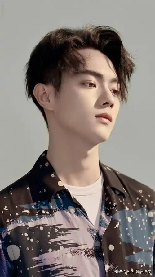 许凯帅气图片集锦,文艺十足的同时眼光深邃迷人,许凯爱情再被扒_造型