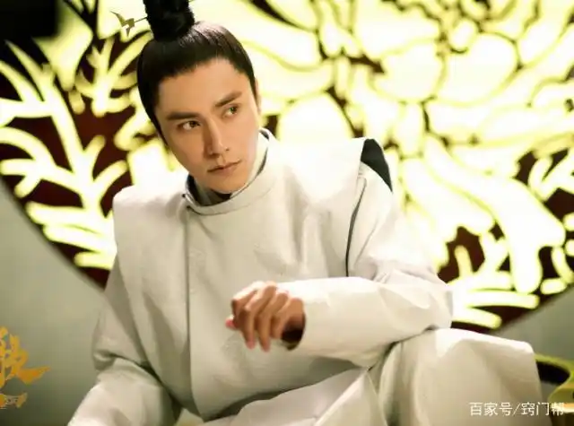 最奇葩的就属于陈坤了,他古装戏拍多了,发际线还往前面移了,这是人话