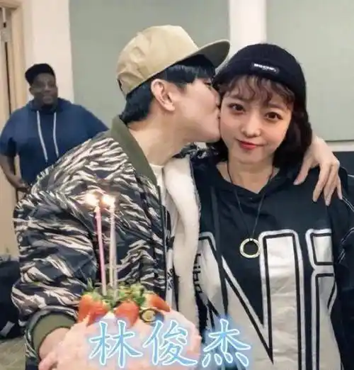 有种"炫技"叫粉丝p图能力,艺兴还好,看到林俊杰:不