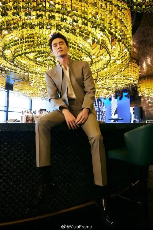 高伟光熟男风##高伟光西装扎嗓子