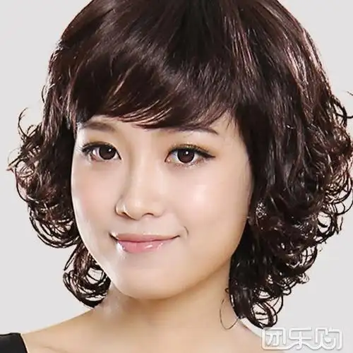 发型这三类减龄短发了解一下,女人过了50岁尽量少烫大妈卷,今年流行这
