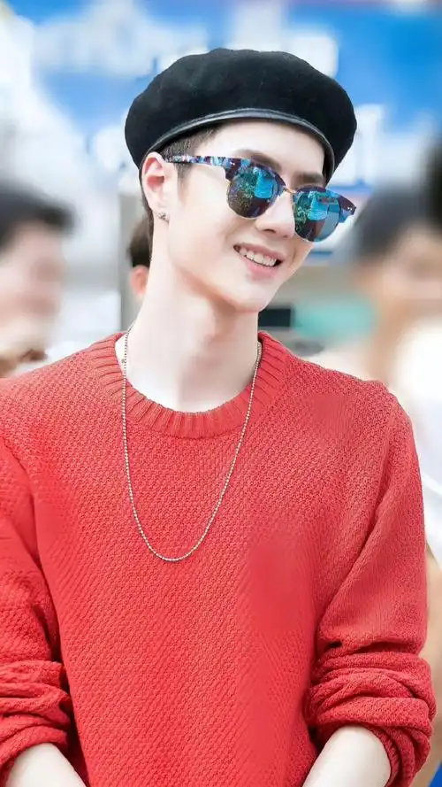 #王一博绿框墨镜##王一博#