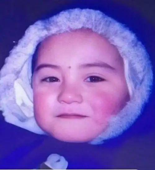 马天宇晒出自己的童年照,原来小时候他的眼皮是一单一双的