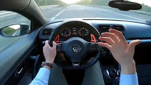 最喜欢单手开车的4类人看看有没有你老司机一失足成千古恨