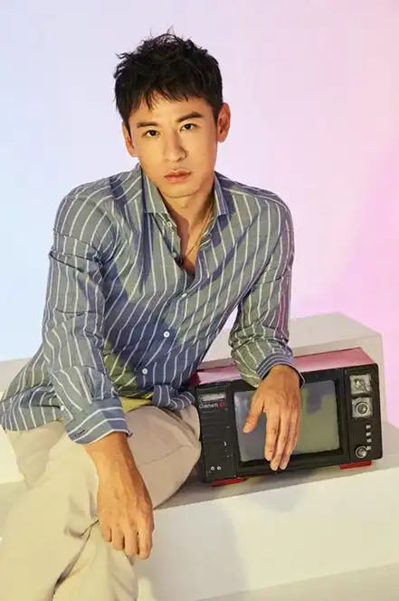 钱泳辰《琉璃》东方岛主引热议 最新写真时尚型男范