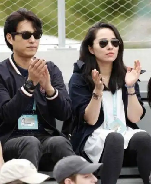 回顾演员靳东在父母离异的阴影下长大离过婚的女人更应该被爱