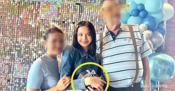 blackpinklisa送养父礼物庆祝生日礼物来自约会传闻男友