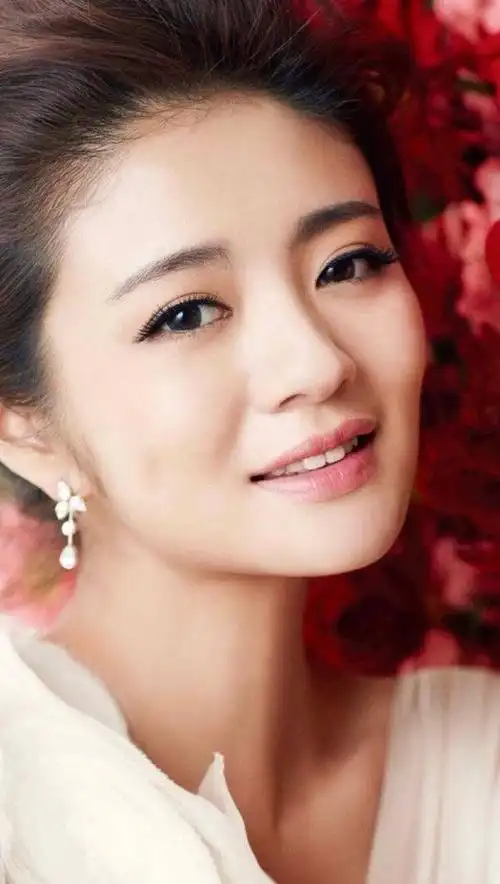 安以轩现代造型壁纸,还记得为爱牺牲的月如姐姐吗?