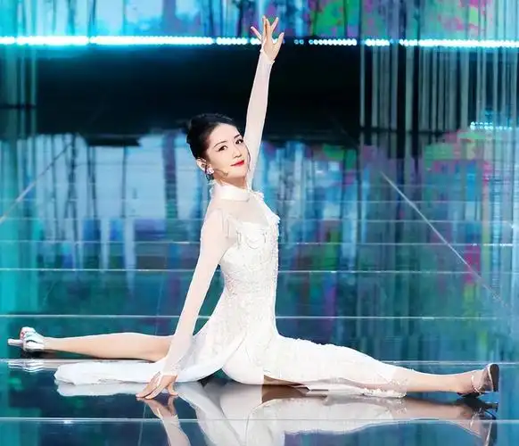 "怀孕5个月还有马甲线",这些言论无一不是替谢娜澄清的