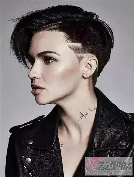 最新undercut女生发型头发剃一半雕刻