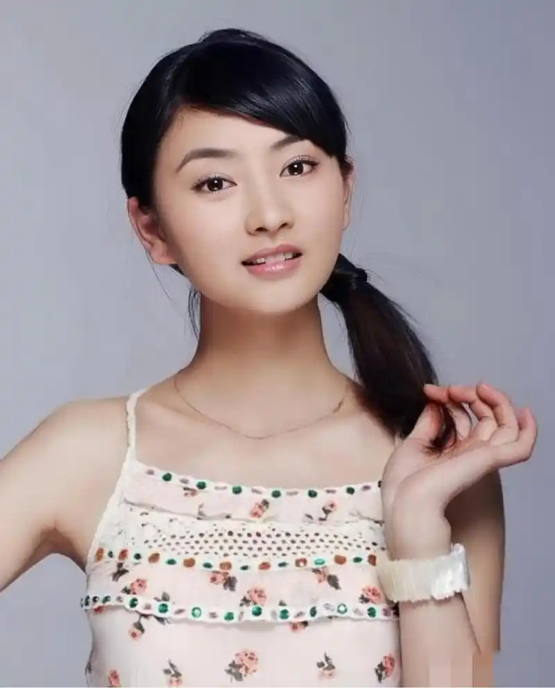 斓曦为了出演沈眉庄的角色,竟然拔掉了自己的虎牙,从而赢得了这个角色