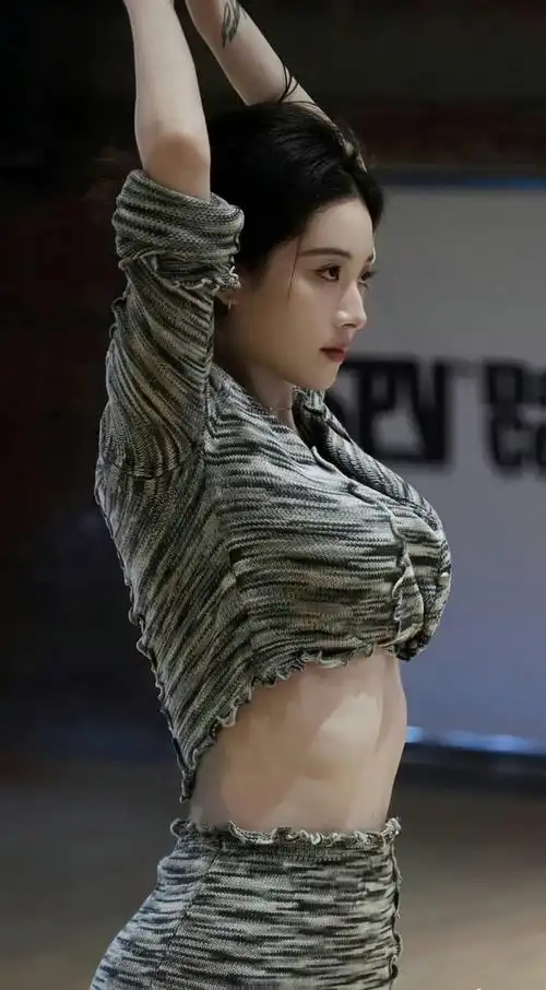 喻言细腰肥臀太性感了