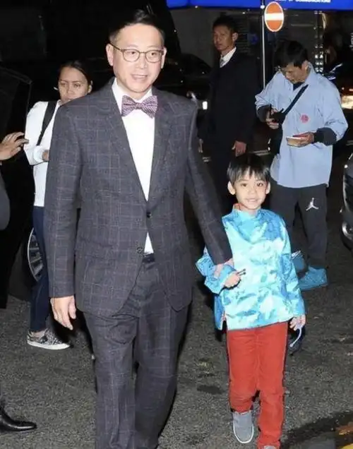 还记得李嘉欣的儿子吗?