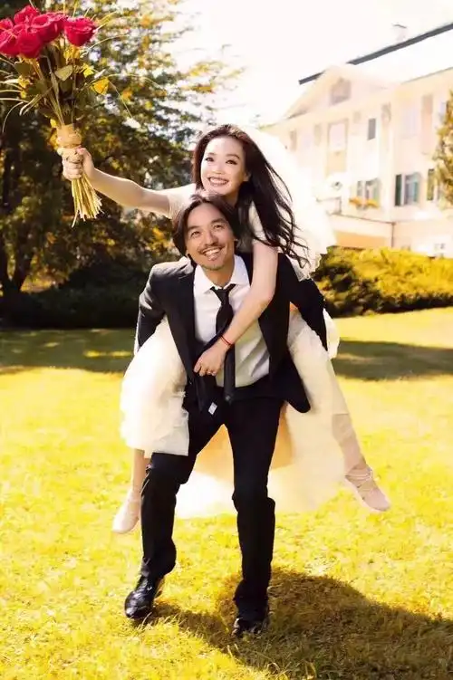 20年修成正果!舒淇冯德伦宣布结婚 婚纱照服装街边买