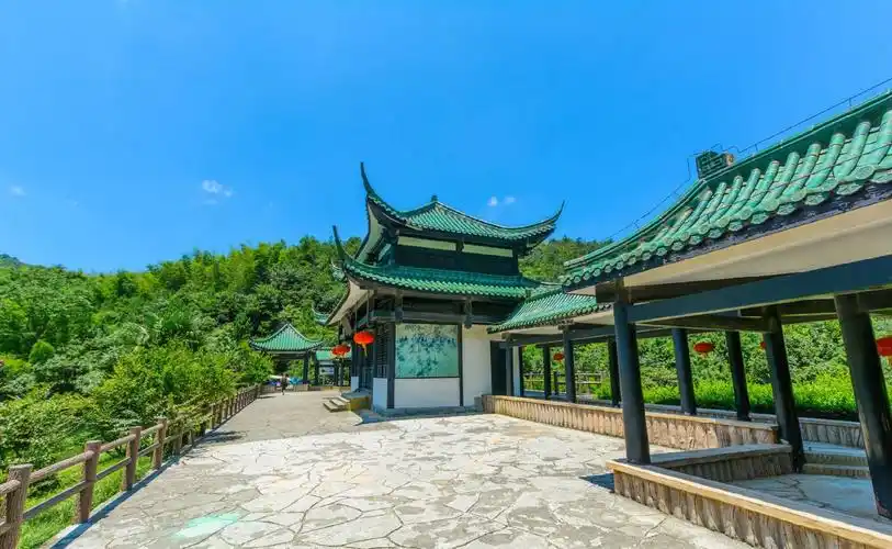 国家风景名胜区,省级森林公园,无锡旅游十八景及宜兴十佳景点之一