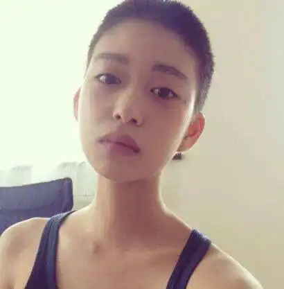 女孩帅气露耳寸头发型图片露耳寸头很迷人