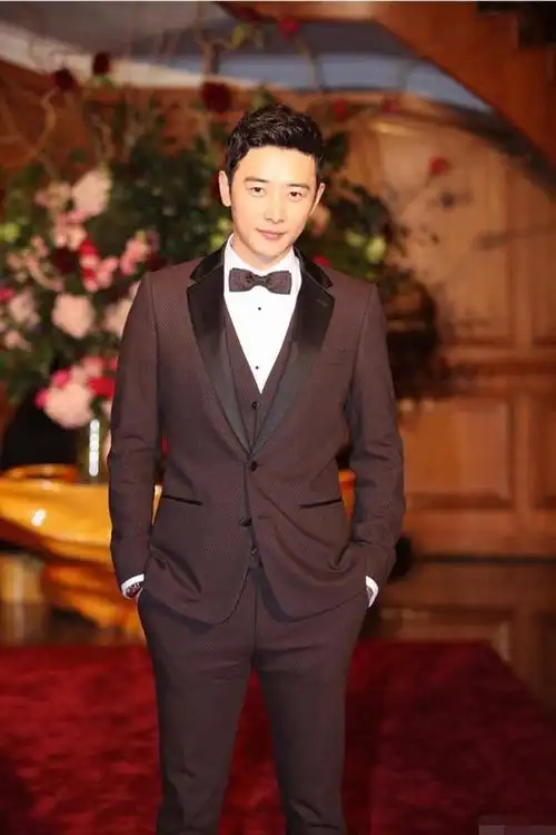 红毯成"照妖镜"?42岁佝偻驼背的罗晋,治好了多少人的容貌焦虑