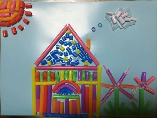 在游玩之余,还做了手工制作—吸管画