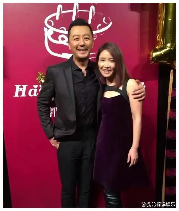 她是郭涛妻子,两人相差17岁,结婚5年生2娃!