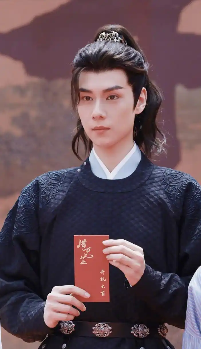 胡一天古装像很多人,就是不像他自己