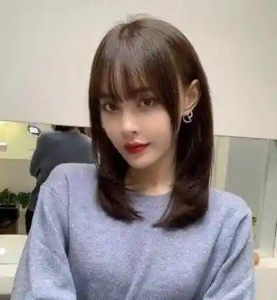 2022直发发型女最新减龄,时尚简约百变风格