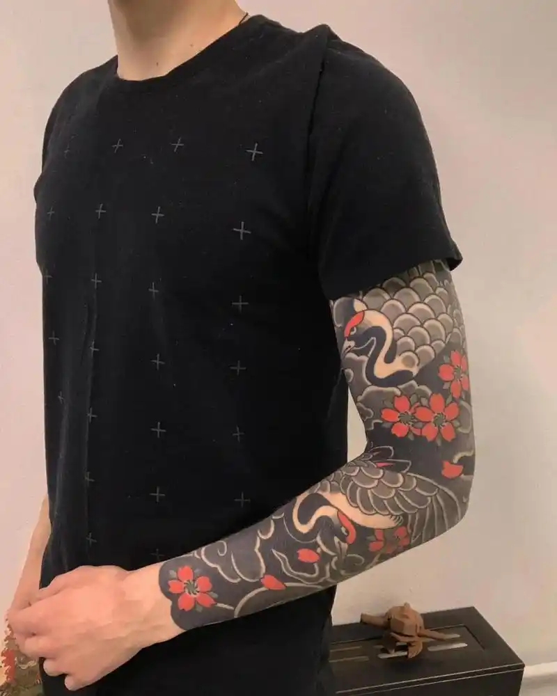 适合男生纹的老传统仙鹤花臂纹身 适合男生纹的老传统仙鹤花臂纹身