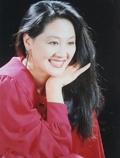 回顾儿子智障自己被骗却让女儿上交10年工资如今的她还好吗