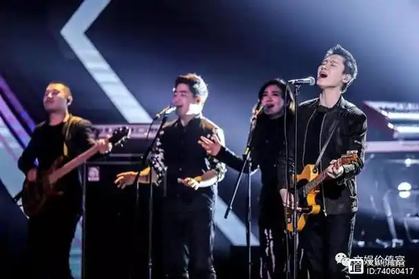 是上一季好声音谢霆峰团队的冠军当年参加好声音,父亲就送梁博两句话