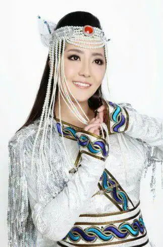 歌手格格和漂亮的蒙古族姑娘