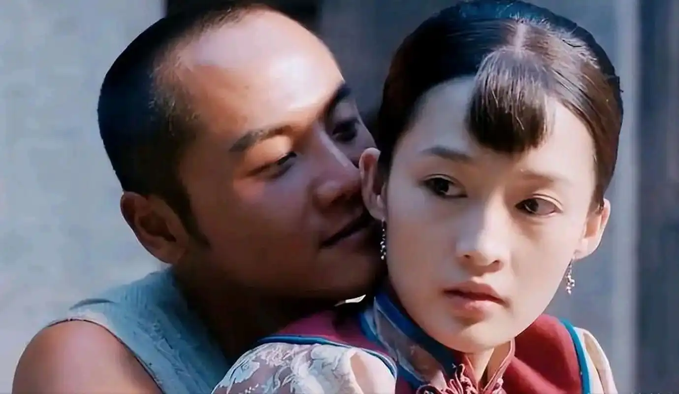 电视剧《白鹿原》里,地主家的小妾田小娥与帮工黑娃偷 欢,一番云雨后