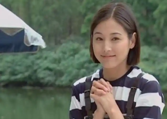 但是如果说她是《粉红女郎》里男人婆的扮演者,那么绝对所有人都会