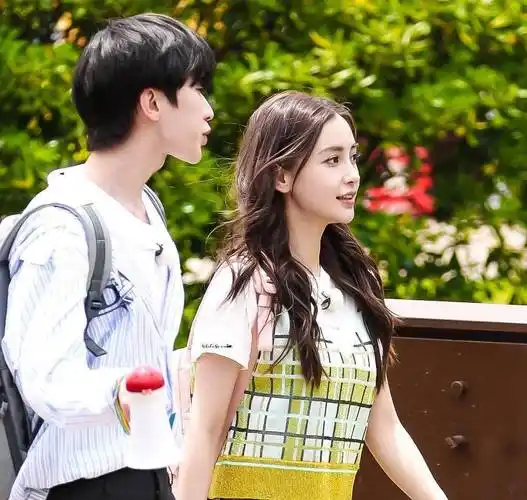 baby和蔡徐坤同框画面曝光,豪门姐弟太养眼._黄晓明_李菲儿_事情