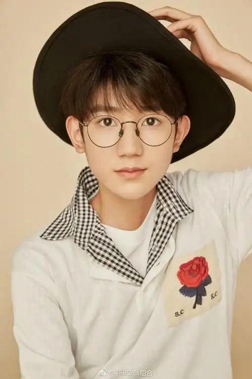 王俊凯最后,放tfboys的一波帅照结尾!