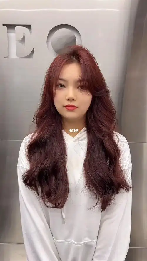 红棕色非常显白的高级感发色