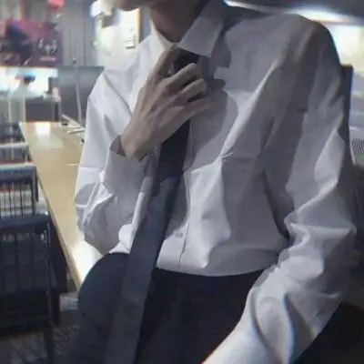 男生不露脸衬衫头像