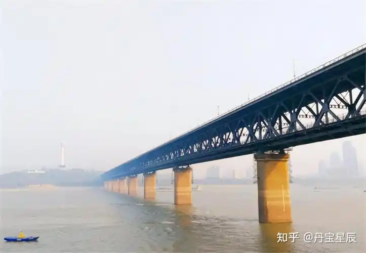 武汉长江大桥下,居然埋葬着一位皇帝,如今却无人祭拜荒草丛生! - 知乎