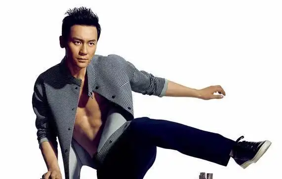 范冰冰就非常迷恋李晨的腹肌,李晨的腹肌也确实很好看.