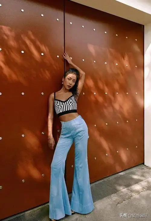 吉克隽逸也太大胆了这么短的巴掌裤也敢穿裤兜都露出来了