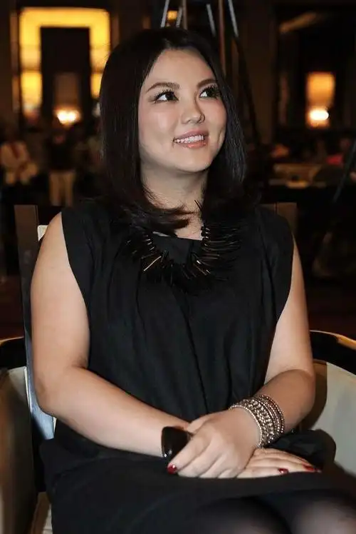 李湘当年还是很瘦的,可能是婚后的生活太幸福了,让李湘心宽体胖