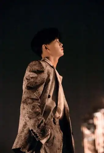 任嘉伦新歌《see ya》写真曝光 无水印九宫格大片满分好评