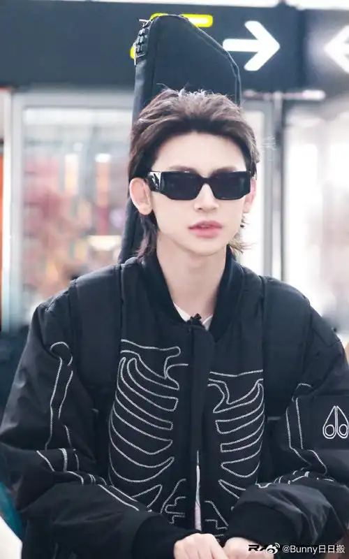 武艺小鬼甜弟拽哥组合##网友把武艺认成小鬼的助理##音你而来