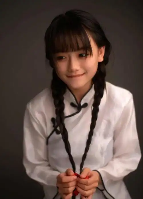 27岁网红南笙近照女神形象破灭网友女神适合活在照片中