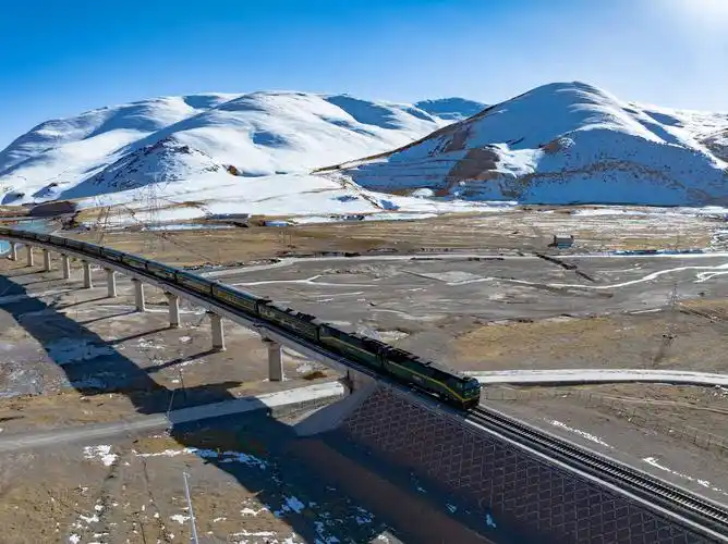 守望天路敬礼高原上那些向火车敬礼的人们是谁