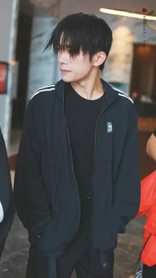 握笔的手,比生活还扭曲