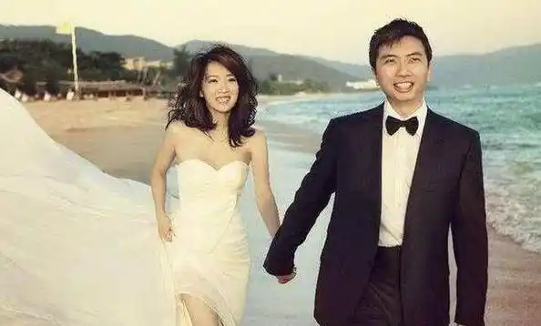 幸福的小女人牛莉:事业红火8次上舞台,结婚24年,被丈夫宠成宝_小时候