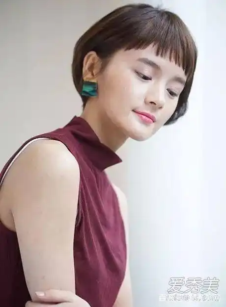 短发既要减龄又要显脸小?女人30 试试这12款短碎发自然发型