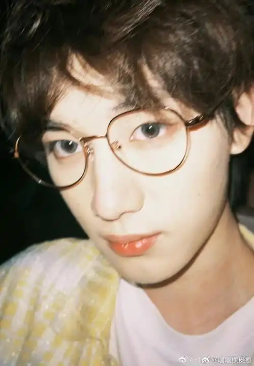 丁程鑫戴眼镜好奶##果然是时代少年团的心头镜##女大有自己的早八三