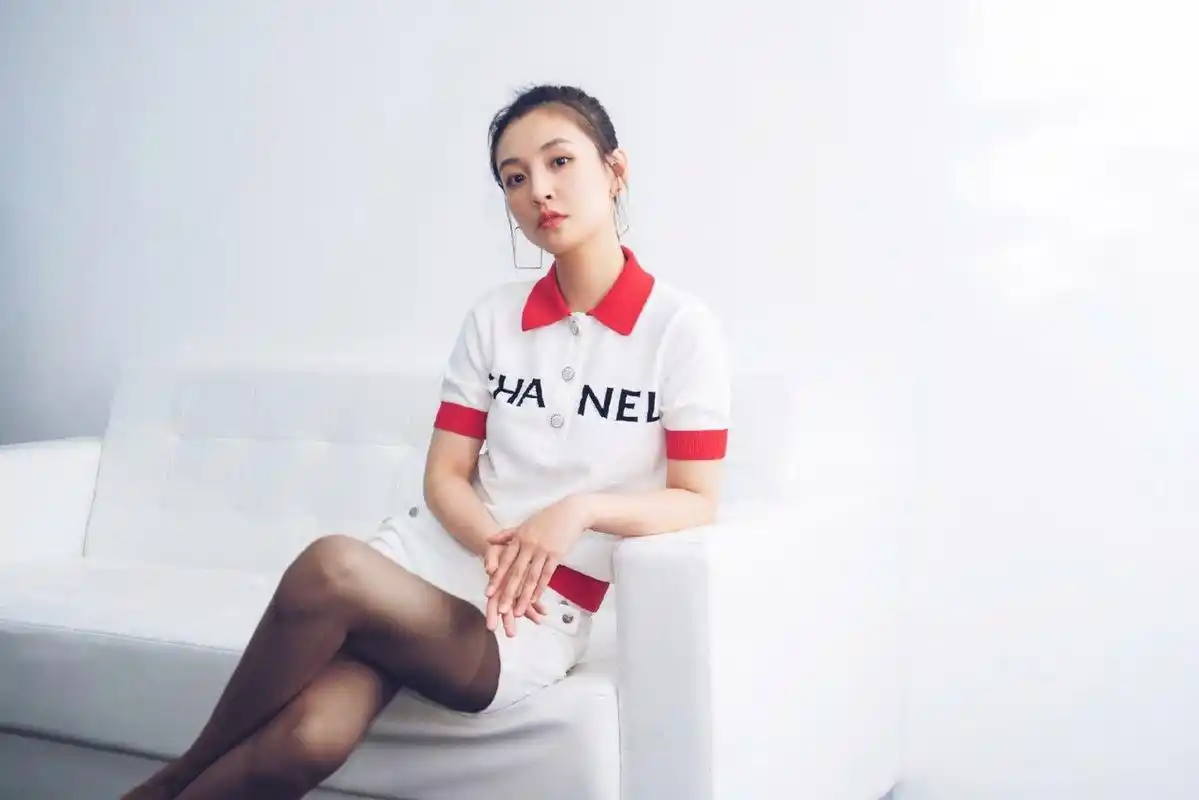 吴倩黑丝生活照,大家有喜欢的吗?#女明星# #娱圈新动向# #美女