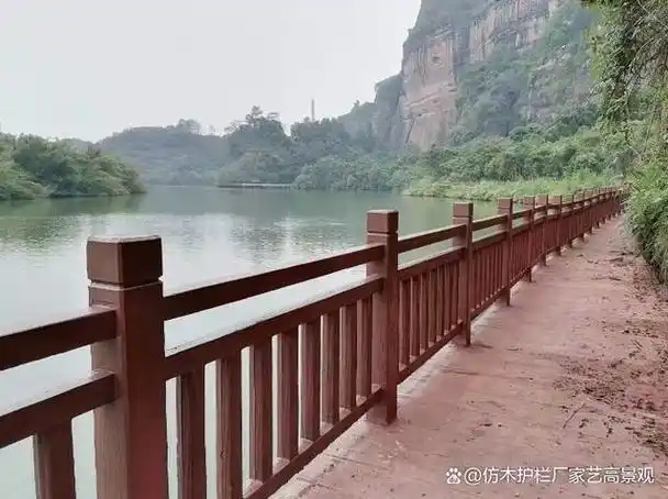 水泥仿木栏杆安装喷漆成品价格多少钱一米